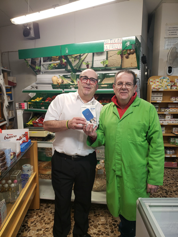 Nuestros clientes continúan recogiendo sus Regalos de los sorteos de Navidad 2