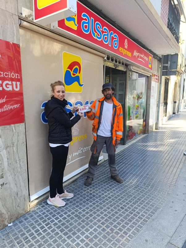 Nuestros clientes continúan recogiendo sus Regalos de los sorteos de Navidad 21